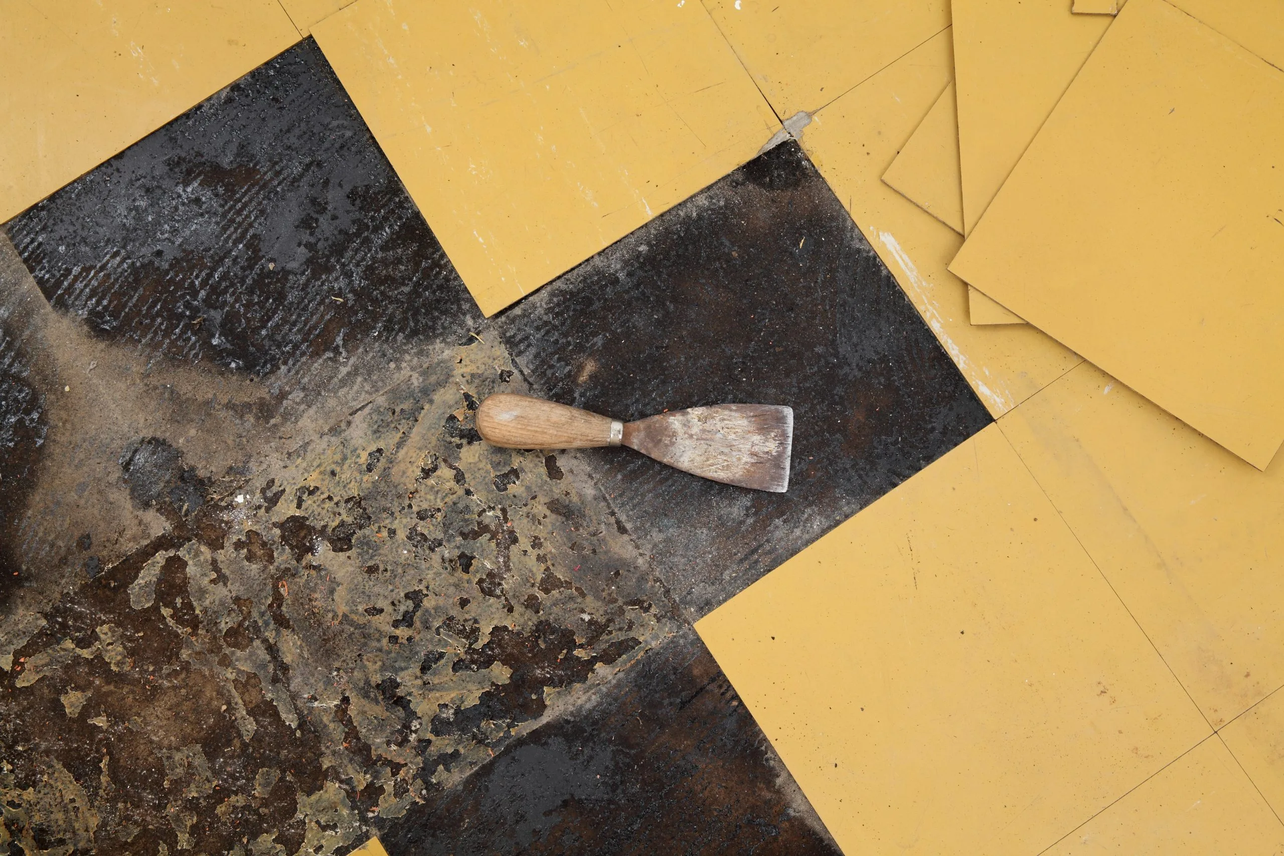 Old vinyl tiles removal from floor in a room or kitchen